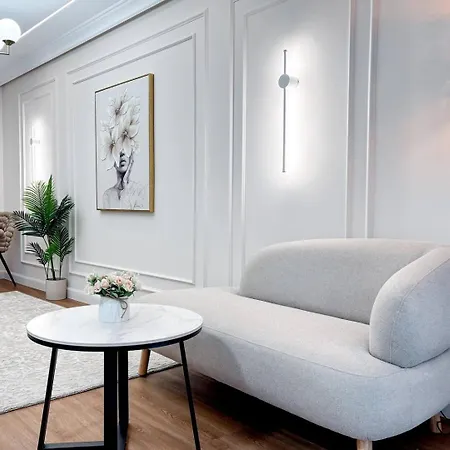 Zeya Modern With Underground Parking Apartmán